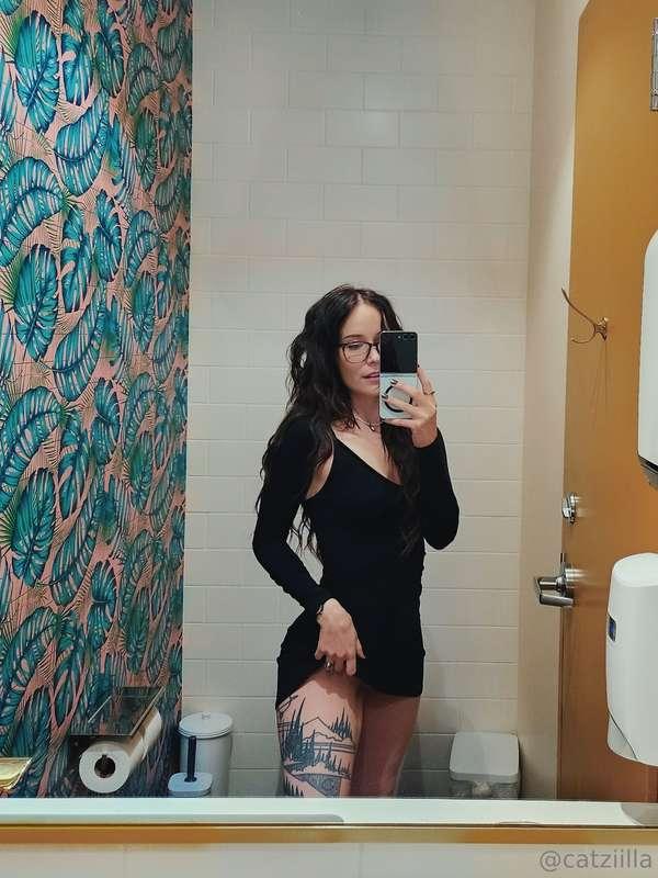 Doesn’t take much for this dress to ride up 😌