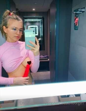 Want to see **CUM** dripping off my pretty face daddy 👅💦 che..