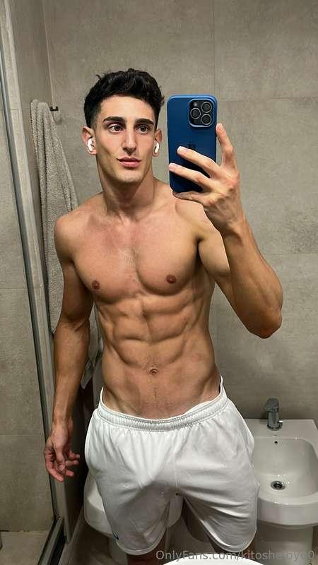 Can you help me take off all my clothes?🔥🫣
Me ayudas a quita..