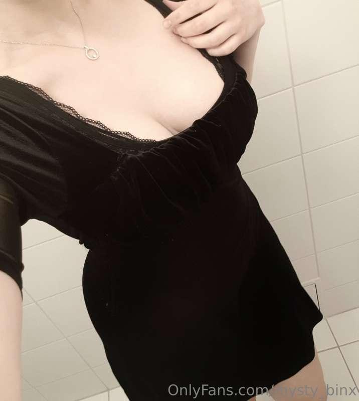 Part 1 💕🖤🦇
As usual in my work outfit for today