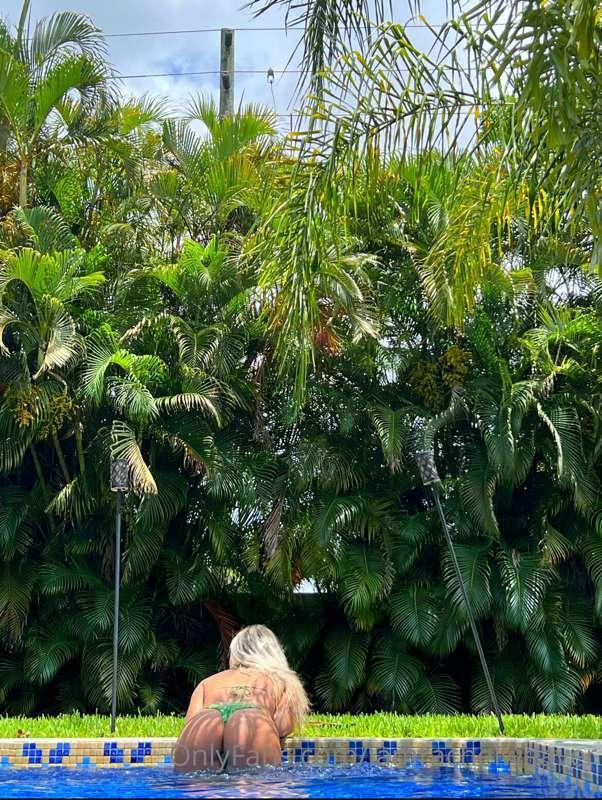 friday feels 🌴☀️