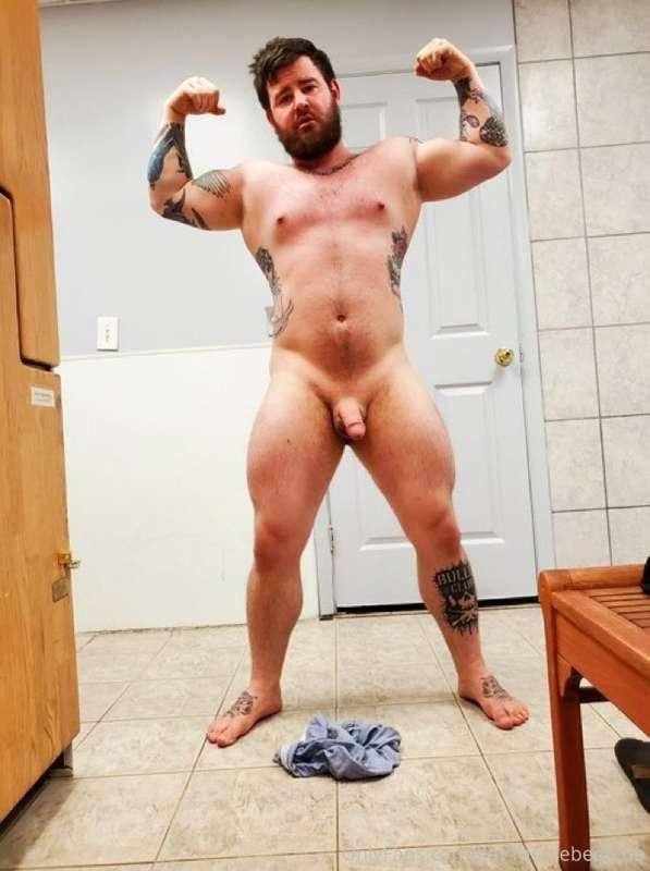 Who doesn’t love a jacked, tattooed, Daddy bear? 

@SeanStro..