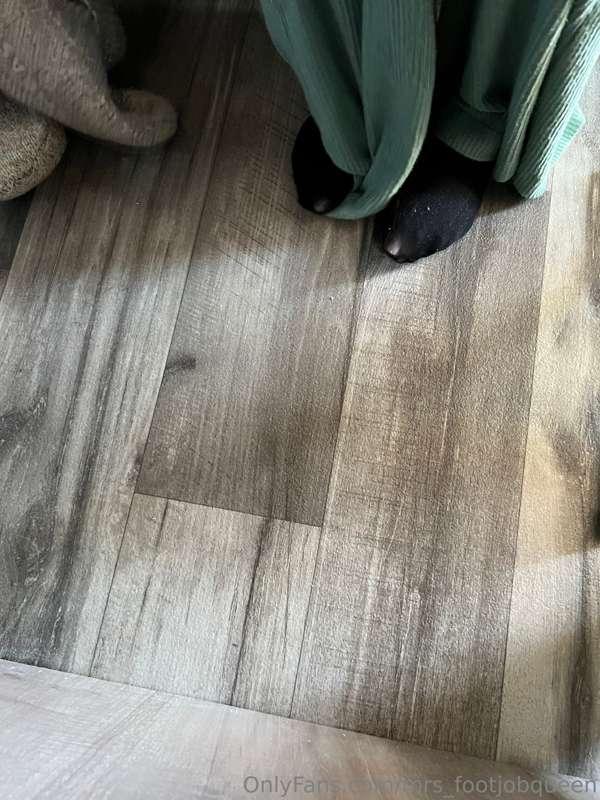 mrs_footjobqueen image #6