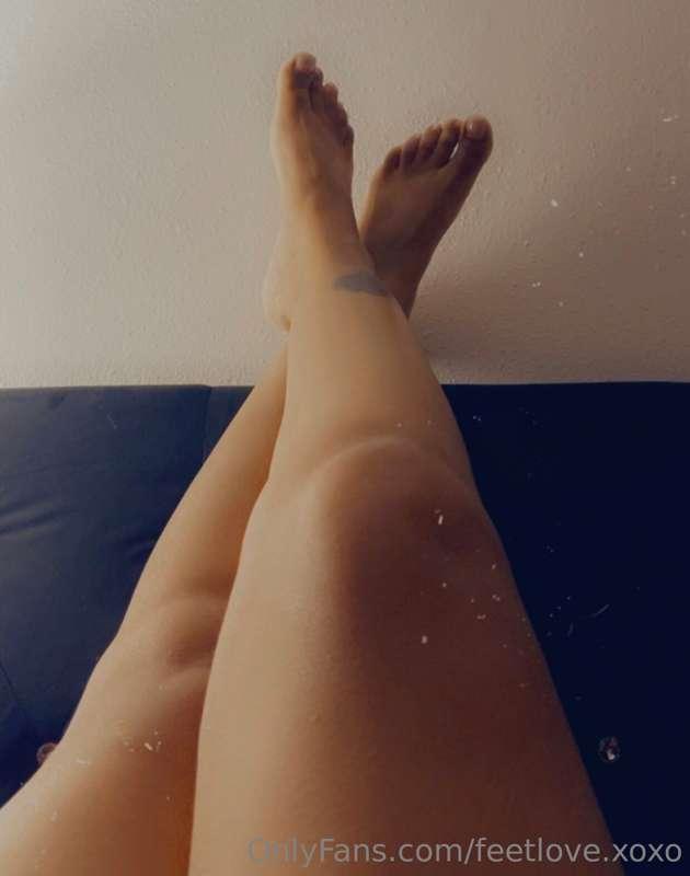 Sexy lady relaxing 😌