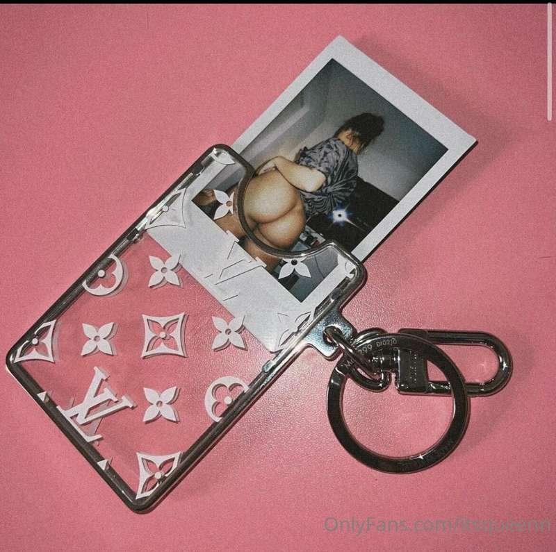 The Anwser is Finally Here SIGNED POLAROIDS 
Tip $35 yes tha..
