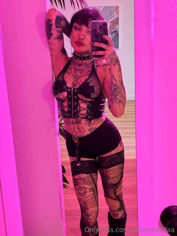 would you hang out wiht me if i were dressing like this? 💋🥵 