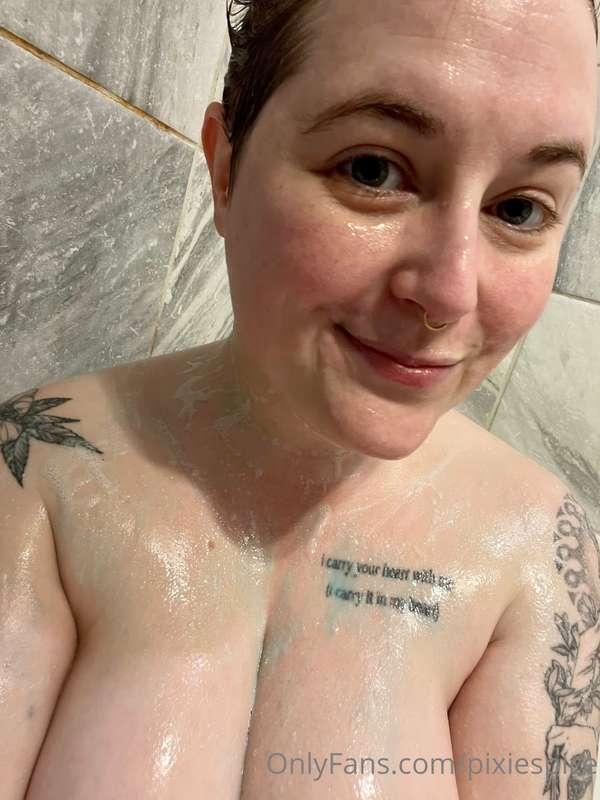 Testing out my CBD face mask and body scrub tonight. I smell..