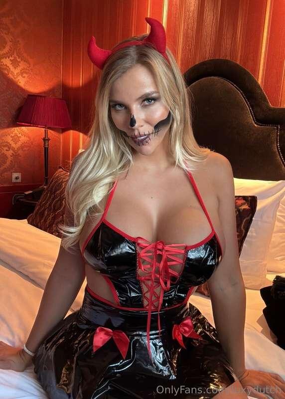 This Spooky Mistress want your cum in my panties 💦