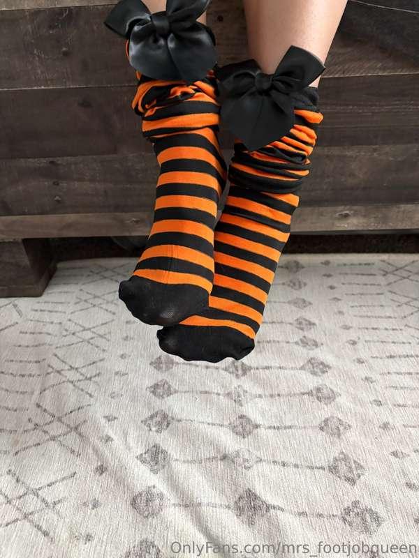 mrs_footjobqueen image #0