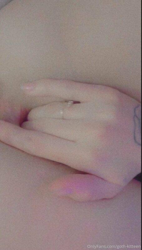 ♡ who wants to be the hero???? Tip so I can post the clip ♡ ..