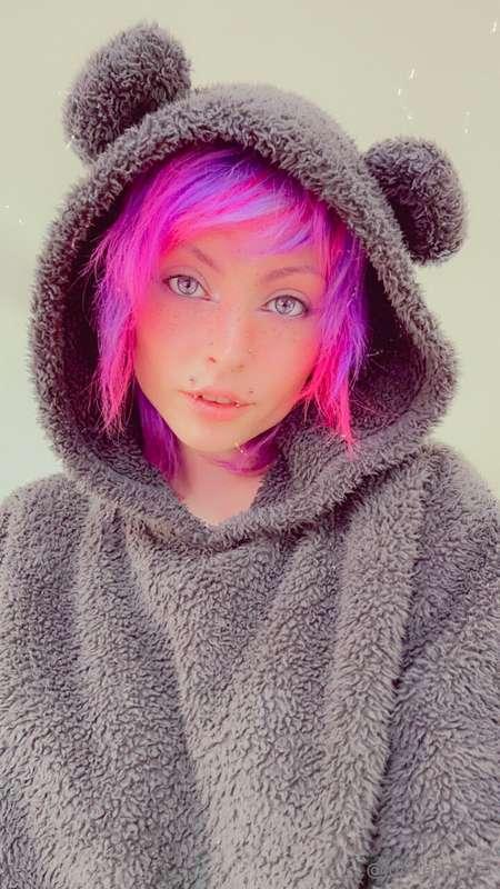 might just hibernate this Saturday 🐻🐻 what are you up to? :3