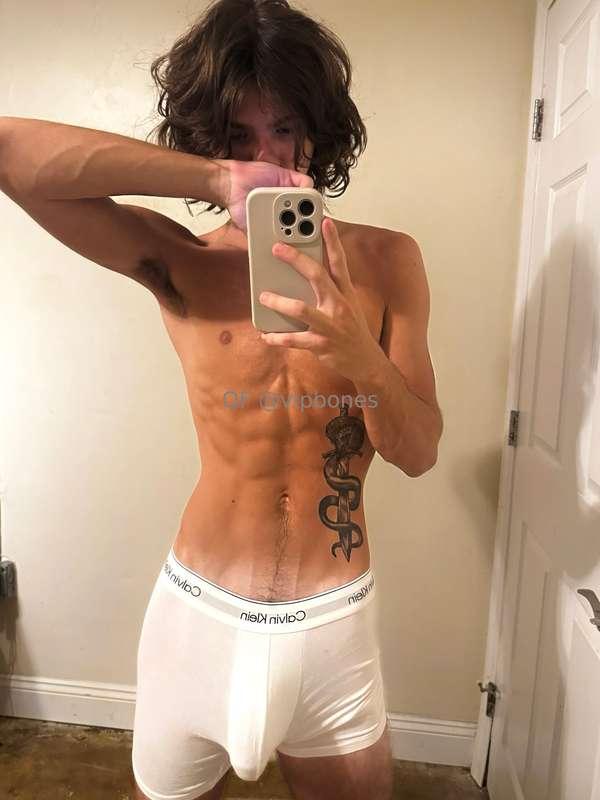 can I model my calvin’s for u?🥺 I can’t pick my favorite..