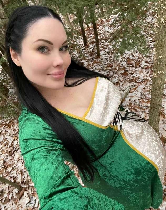 I did a really cute pregnant renaissance look today - more t..