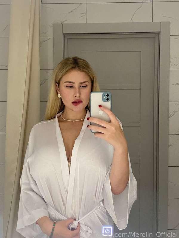 Self-care has become my sanctuary 🌸
It's my time to recharge and connect with myself 🌼. Whether it's a warm bubble bath or curling up with a good book, I cherish these moments of peace 🛁📚. It's essential for mental clarity and emotional balance ✨. I've learned that prioritizing myself doesn't mean I'm selfish; it means I'm stronger for those I care about ❤️. So, I urge you to take a break and treat yourself kindly. 🌻
What self-care routines do you have in place, guys? 🤔💙
#fyp