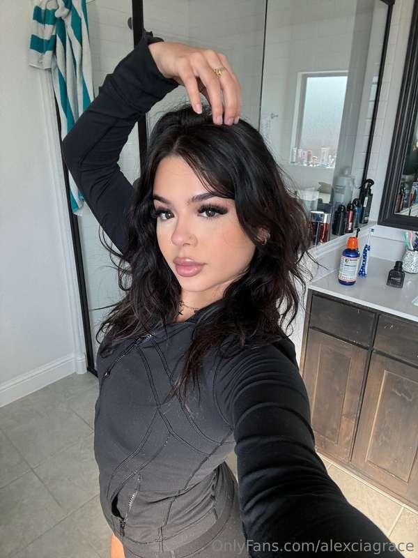 LIVE today babyyy😚 I’ll be your good girl on here first… the..