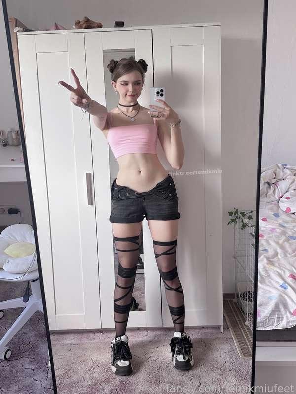 temikmiufeet image #1