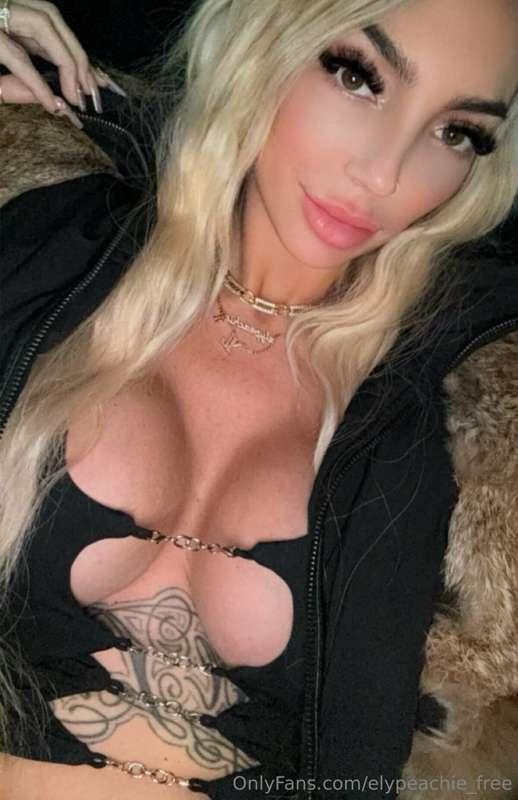 @elypeachie 😈💦