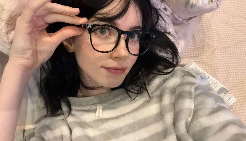 yoursmalldoll image #1