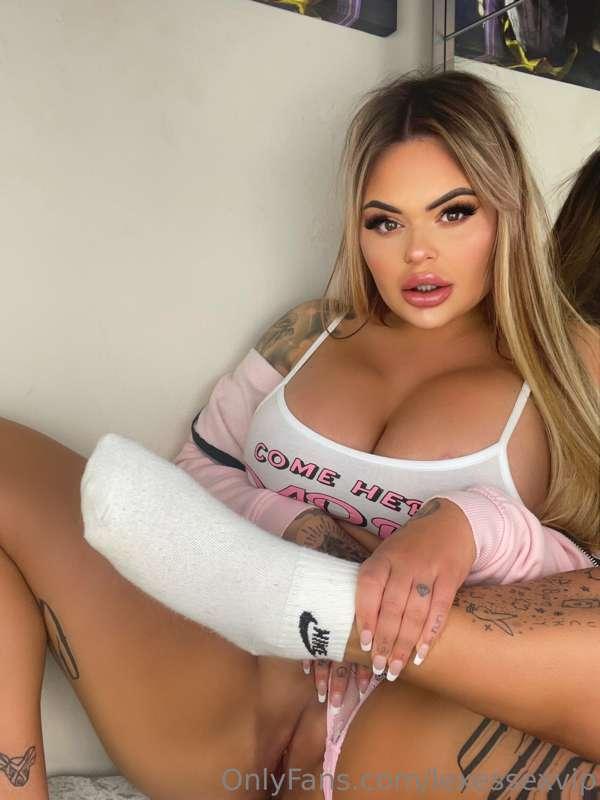 Cute face, cuter pussy 💦