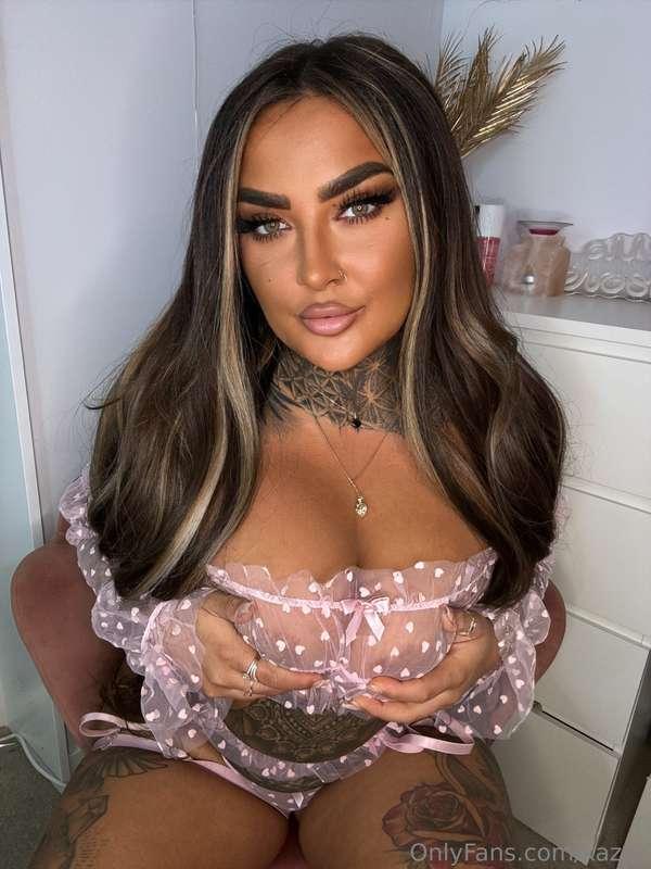 Bold and beautiful bust 💃 💫