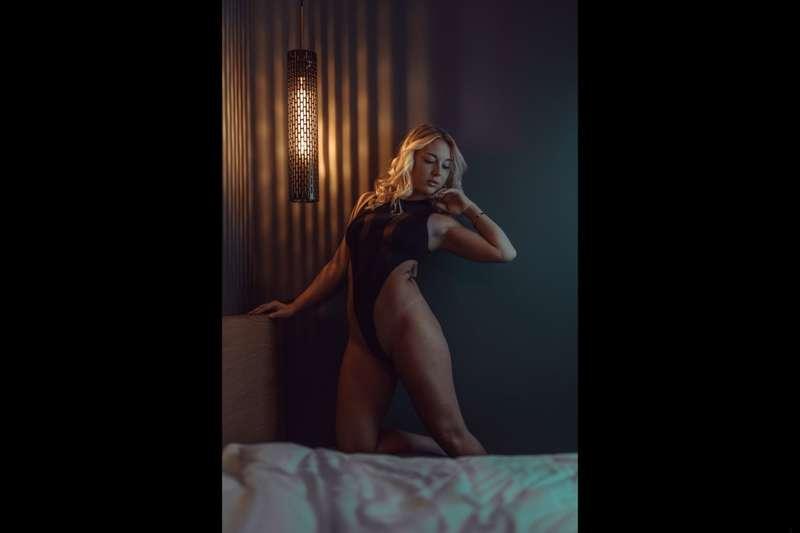 Camilla Bertz - One room :Camera Roll