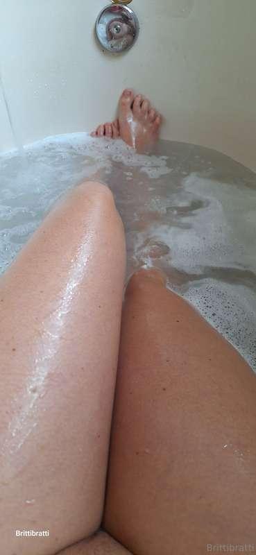 My body is so sore from leg day 😩  I need a good soak in the..