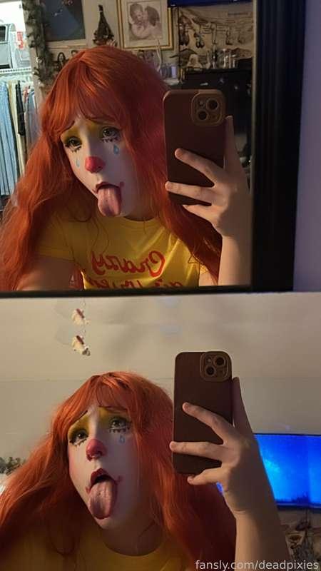 some more clown photos from last night! ❤️‍🔥
but these are a little spicier! :3 🌶️

#fyp #clown #clowngirl #clownmakeup #kink #fetish #nude #tits #lingerie #makeup #sexy #curvy #ass #pawg #wig #longhair 