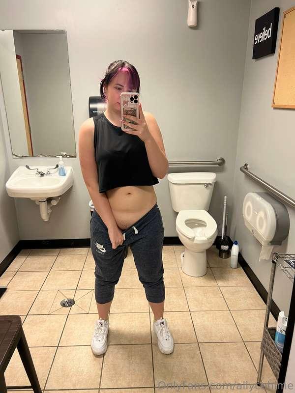 I understand why my gym has no locker room, but the mirror i..