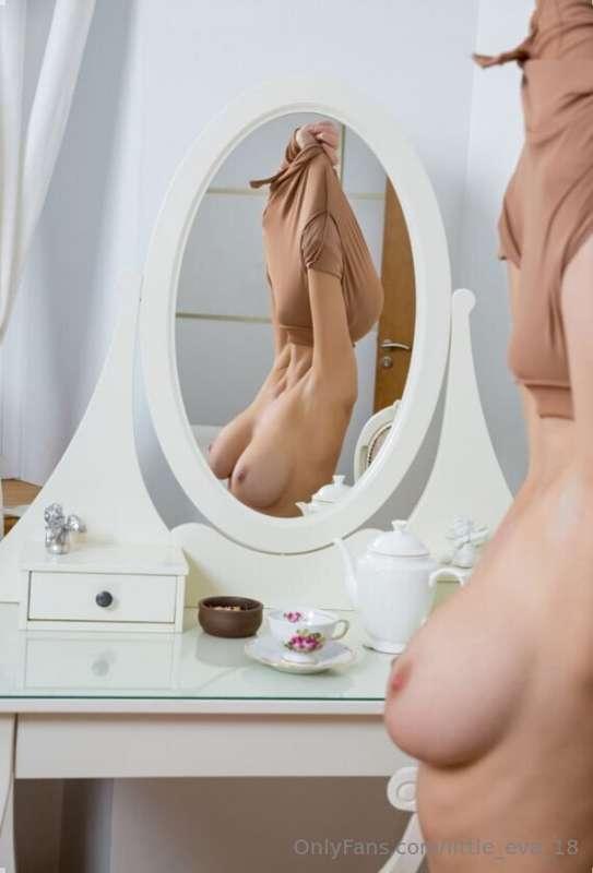 Loves to stretch her tight hole and moan sweetly @tidycat_lo..