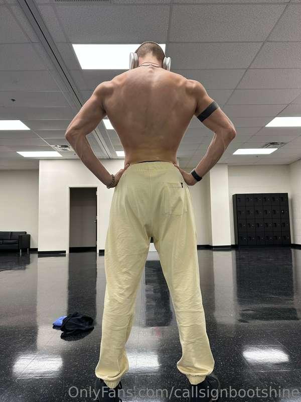 would scratch my back while i fuck you? 😈
