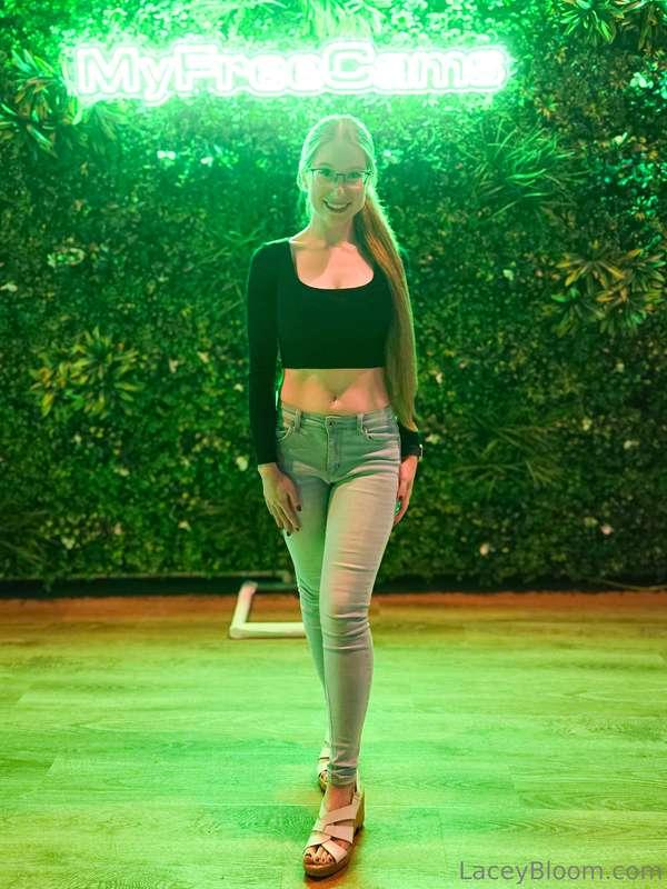See you online tonight 8:30pm ET 💚🌴