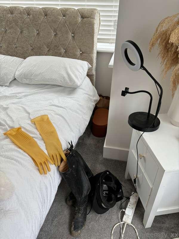 Equestrian bundle 🥵🥵 riding boots & ariat boots Includes con..