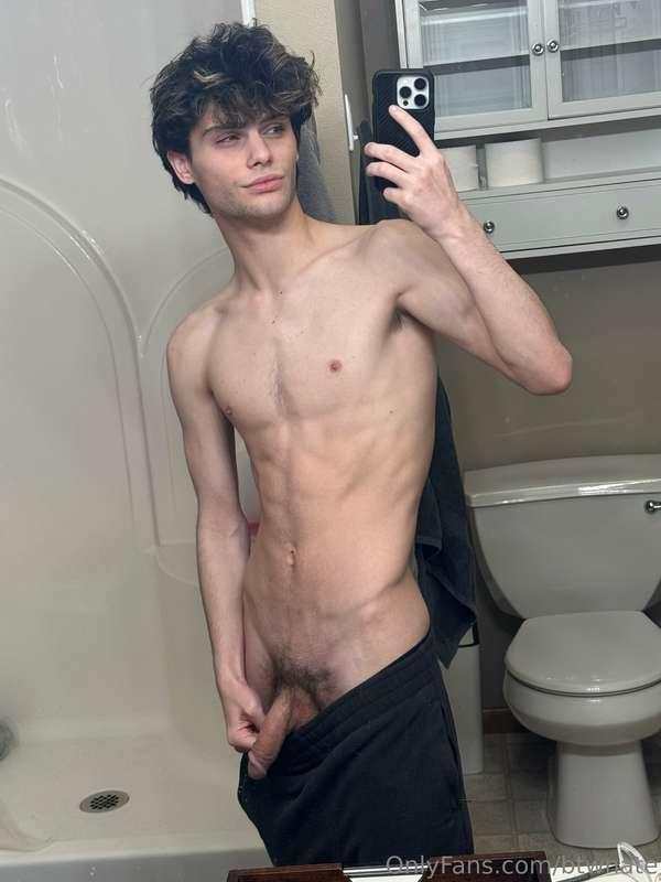 See my cock flapping around? Message me I wanna flap it arou..