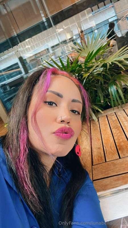 Un 💋 😘 😘 😘 