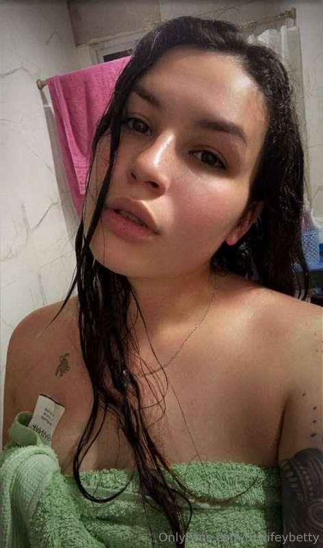 am I still pretty without makeup? 😬😬