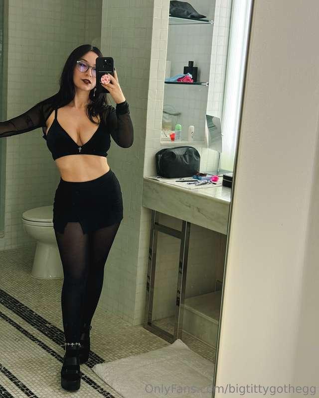 bigtittygothegg image #1