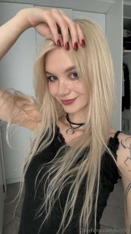 Watch your thoughts. I hear them😘