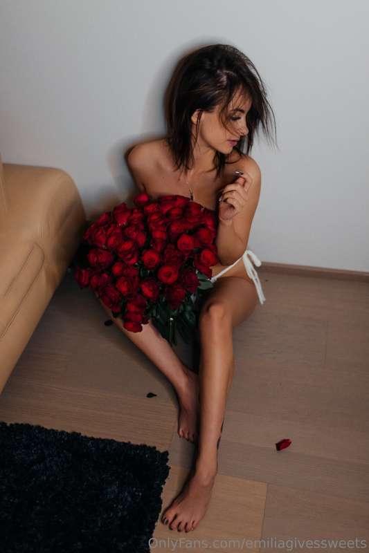 can you treat me to flowers🥺