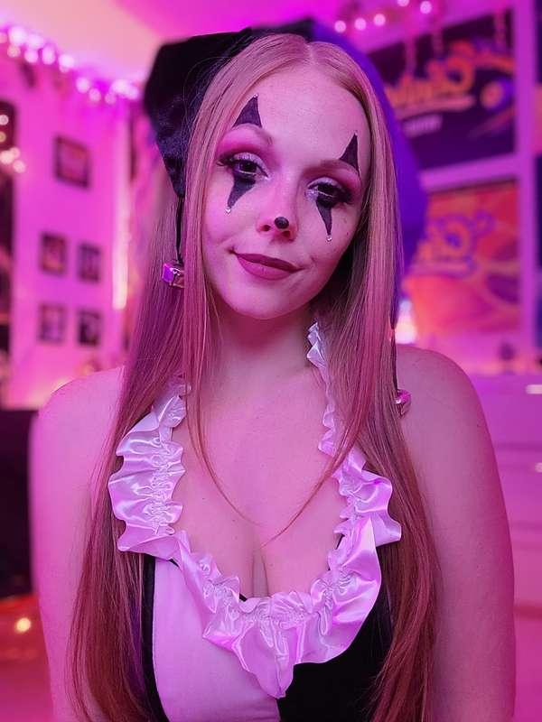 Surprise here's my boobs! 🃏✨️