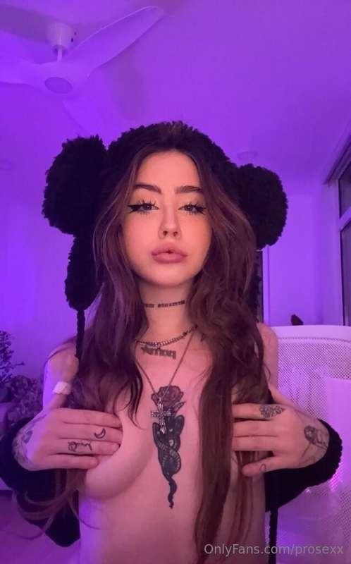 give me some love if im ur fav pookie bear <3