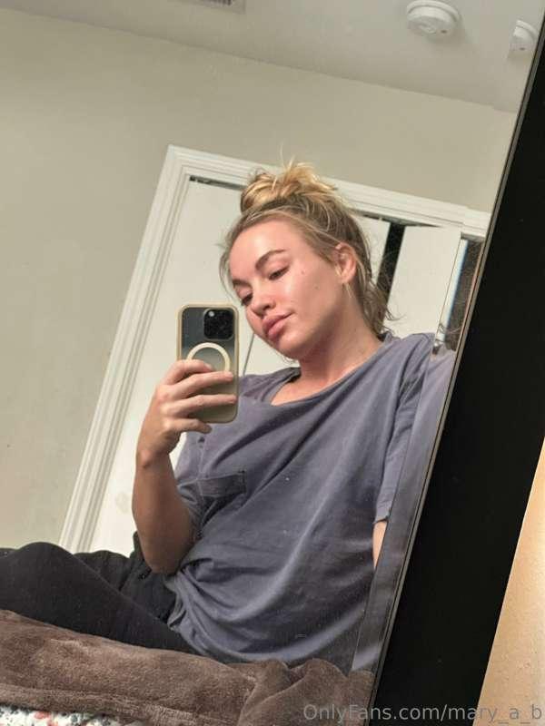 My favorite thing to wear , no lie, is sweats and a tee. I l..
