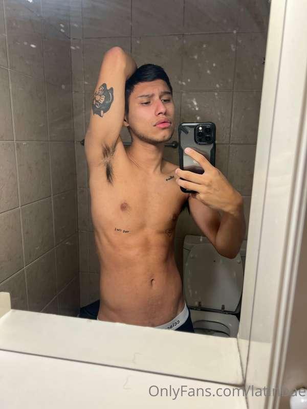 Would you worship my armpit? 🙈😈