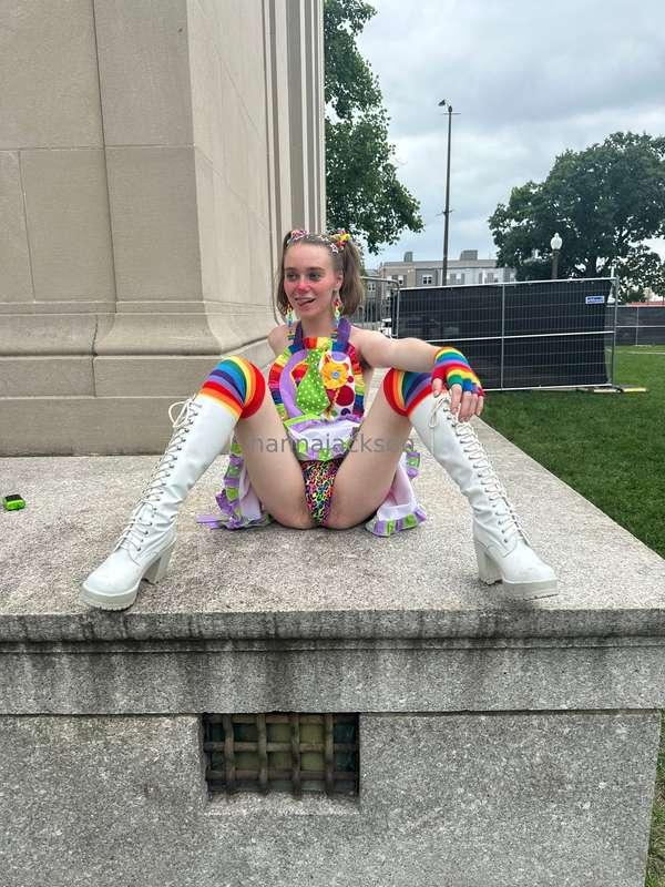 i need a rainbow dildo 🌈