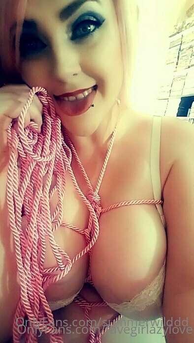 Im back! I'm Azylove im 28 5'2 thicc alternative submissive ..