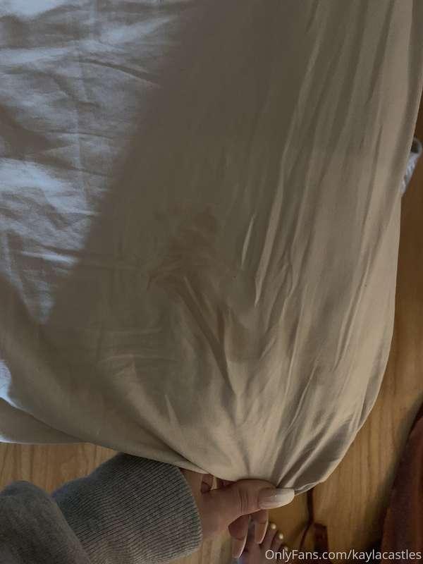When your grinding on the corner of your bed and cum 💧😛