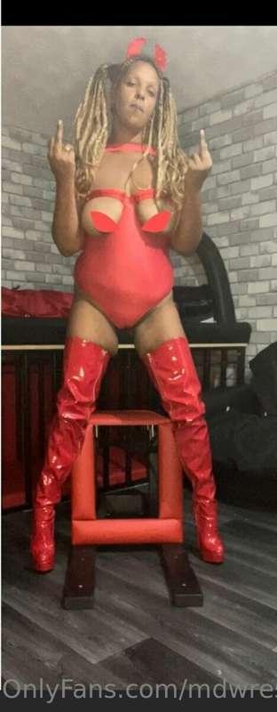 This devil wears… Red #PVC #ThighBoots 😈
Happy Halloween my ..