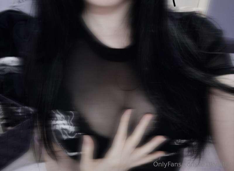 Hope u like my new shirt!!Would u like to see more of it? 💞💞..
