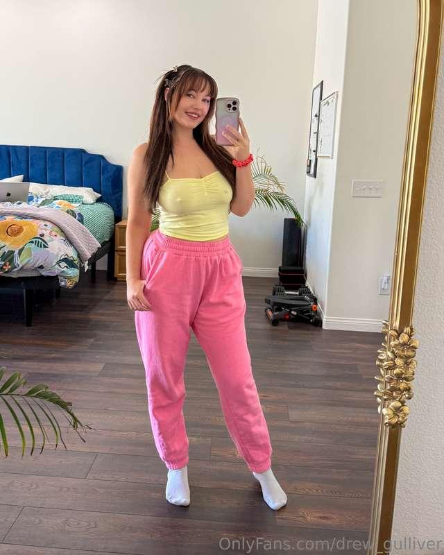 comfy day today 🥰 although... is it cold in here? or is it j..
