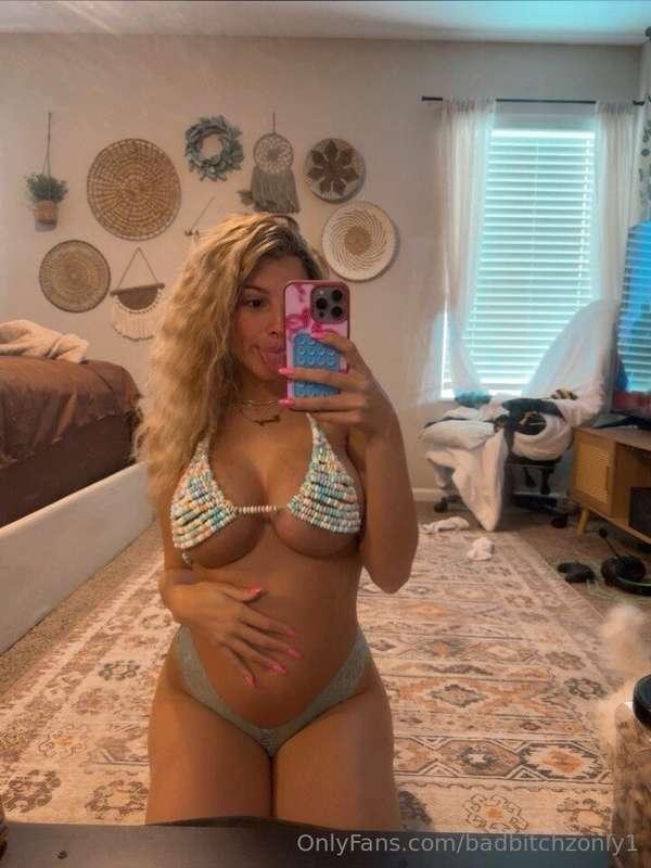 whose gonna eat the bra off for me😳💗