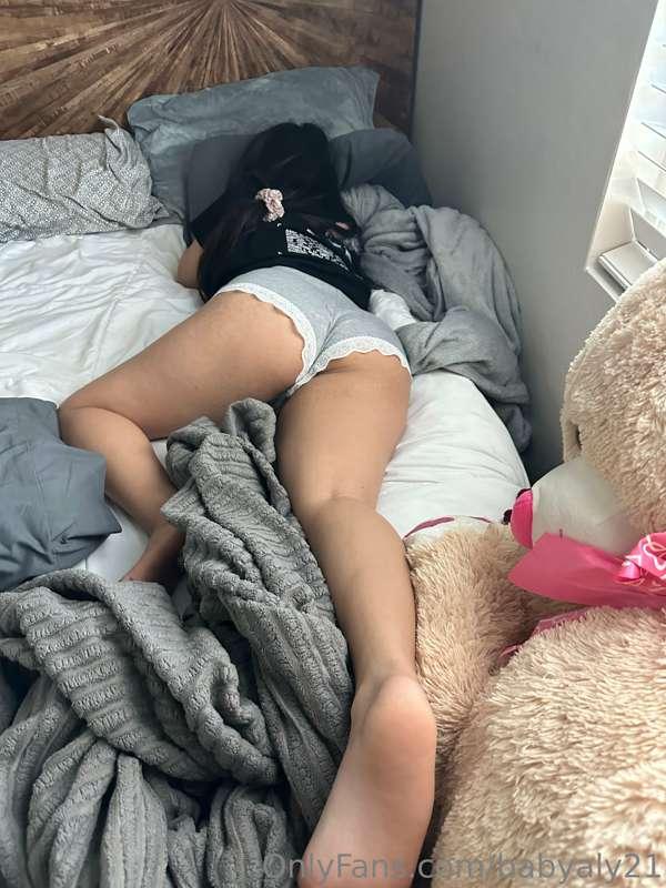 Want someone to slip it in😫